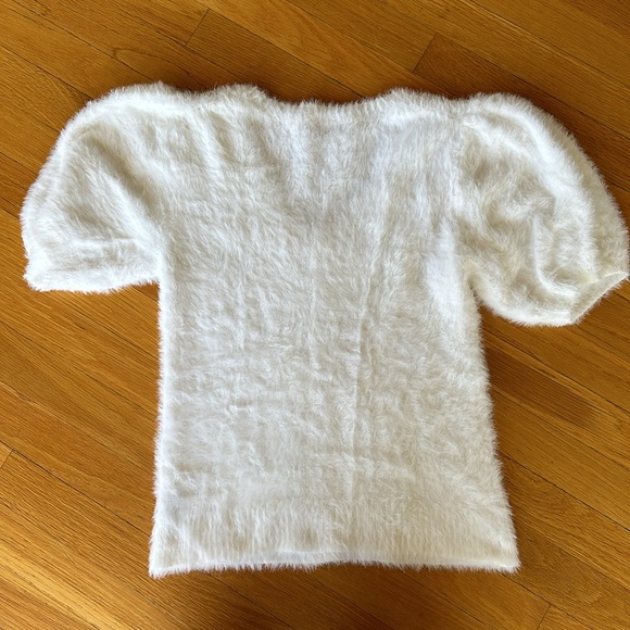 525 America Soft Fuzzy White Short Sleeve Sweater - Picture 11 of 16